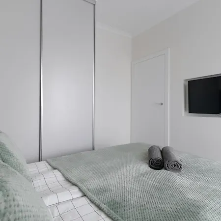 Apartment Urban Chic - Great Location- One Bedroom - Siedmiogrodzka 3 Warschau